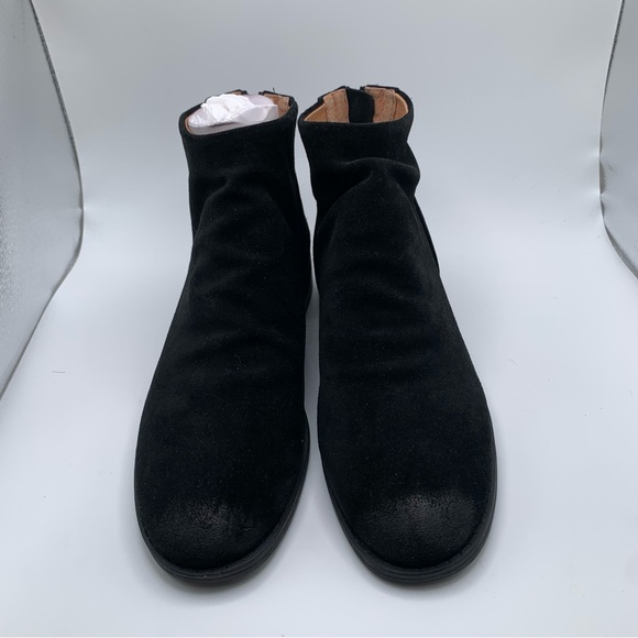 NWOB Gentle Souls Women's by Kenneth Cole Emma Bootie suede black size 6M 680 - Picture 3 of 9